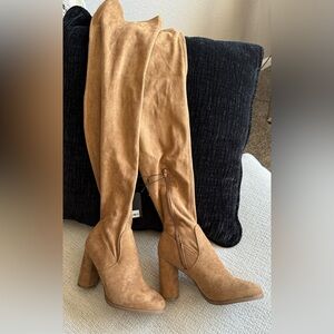 Woman's over the knee boots Size 9 Forever21